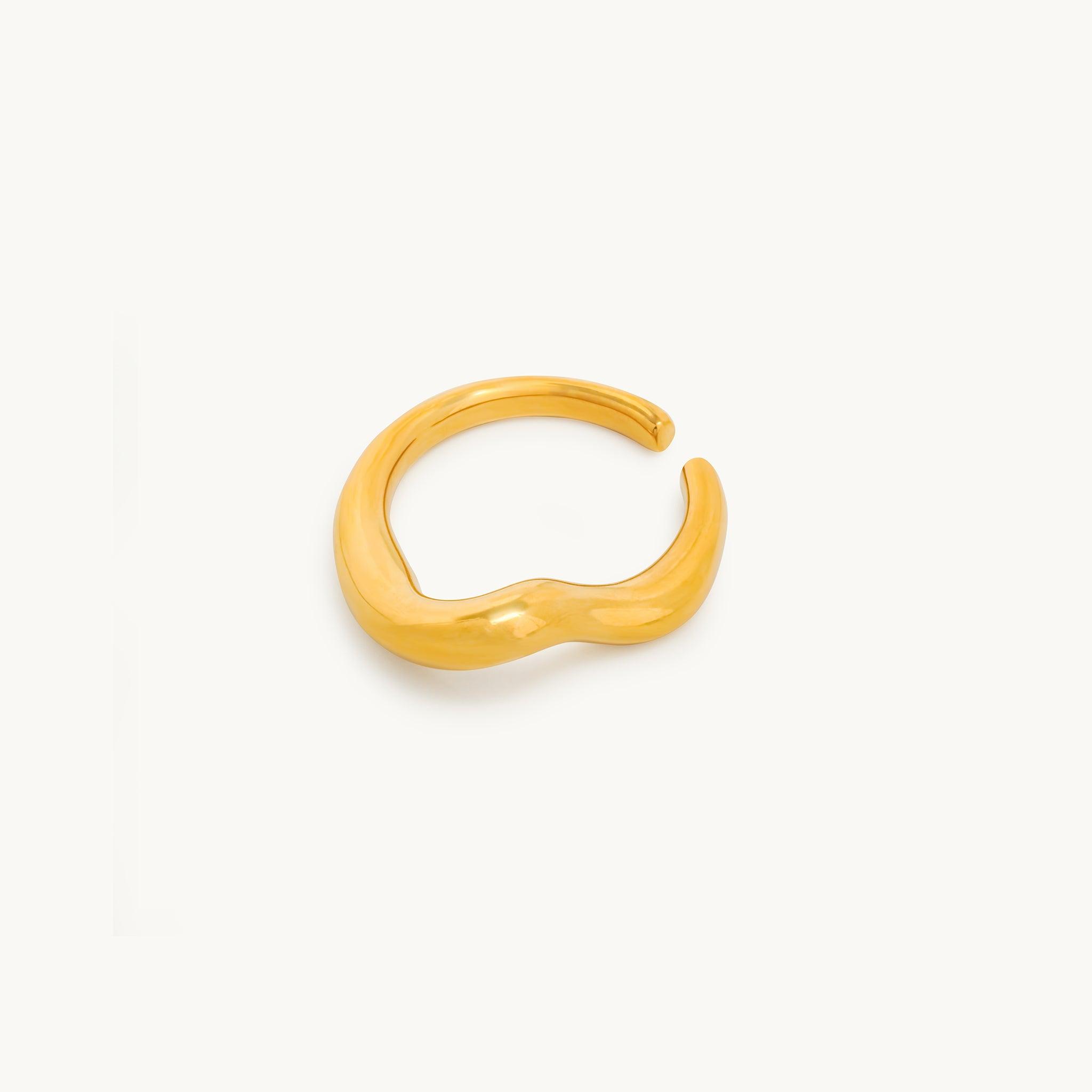 Elle-Rings-GOLD_2_Main-Nuamore_copy.jpg